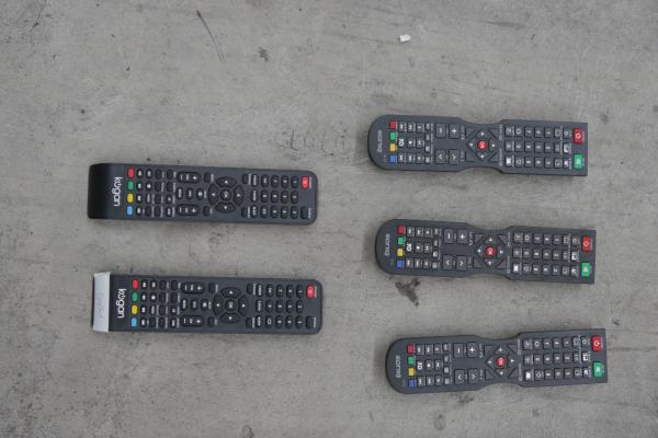 #29b_TV screen remote controls